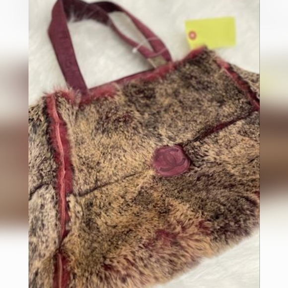 *SOLD* CHANEL RABBIT FUR TOTE WITH POUCH - Picture 2 of 4